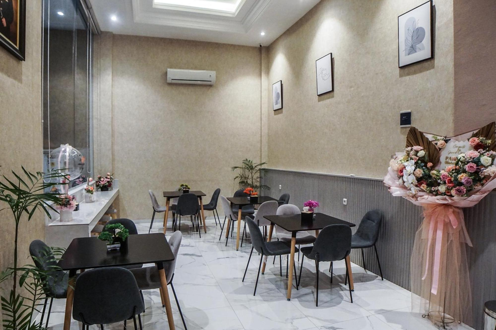 Super Oyo Capital O 92066 Papakoel Hotel & Cafe Medan Exterior foto